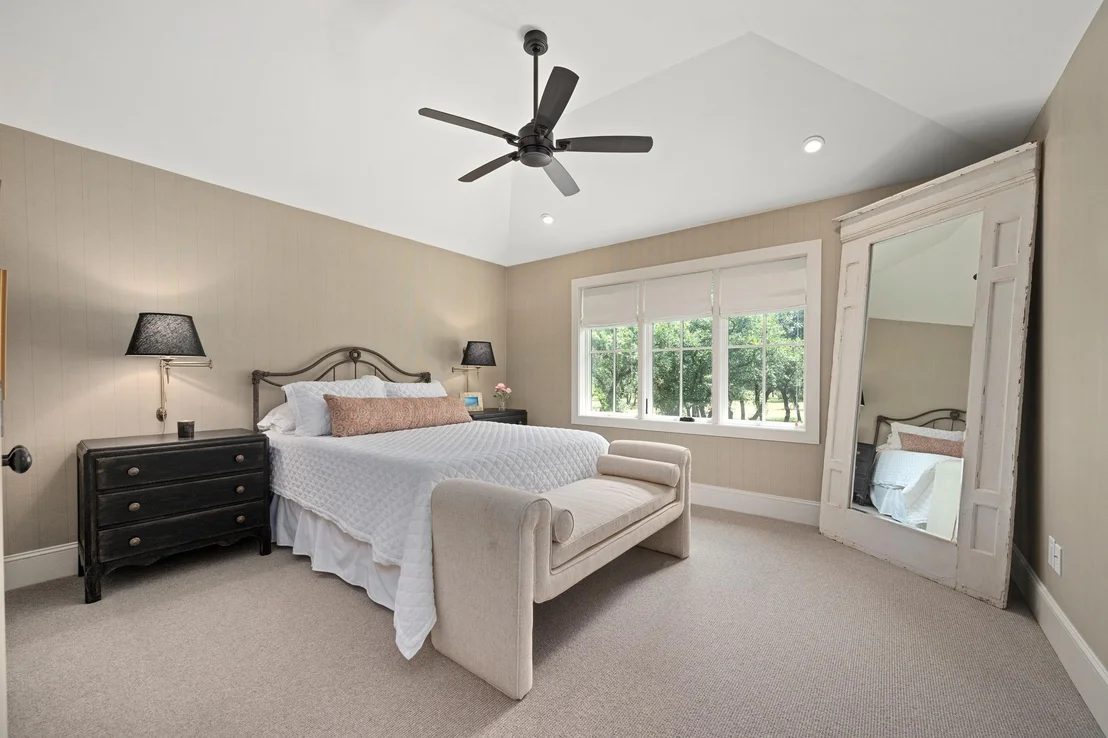 Photo of 900 Rivercliff DR