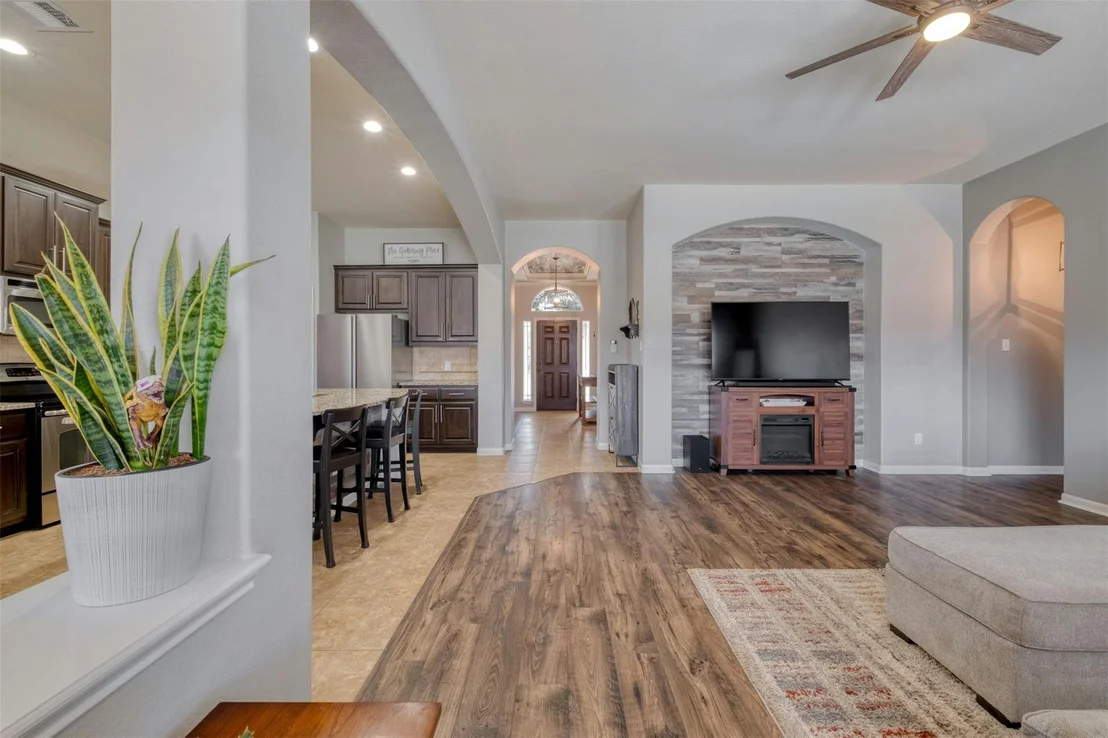 Photo of 213 Hendelson LN