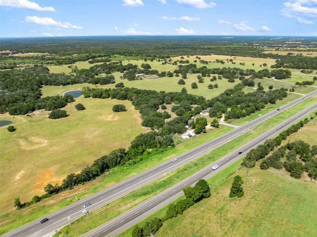 Photo of Unit 1 at 2057 US-290 Highway E