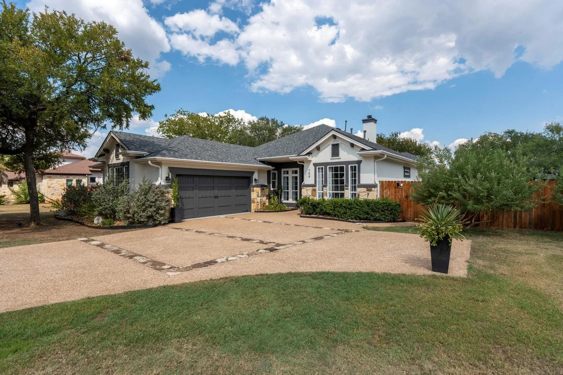 Photo of 799 W Bartlett DR