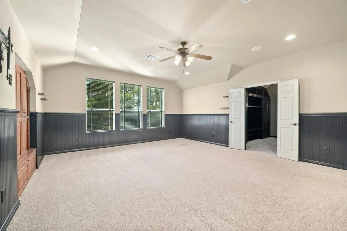 Photo of 240 Bolton DR