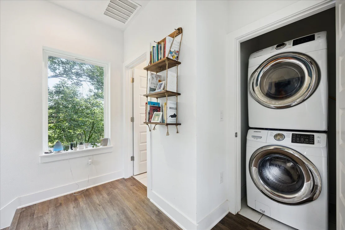 Photo of Unit B at 5006 Baker ST