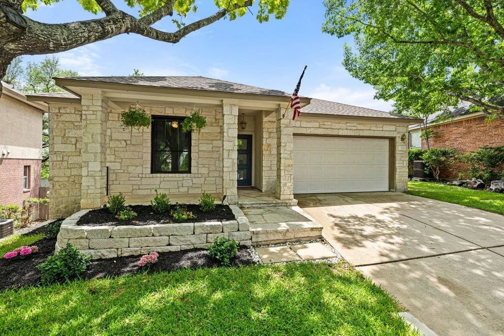 Photo of 2720 Cascade Falls DR