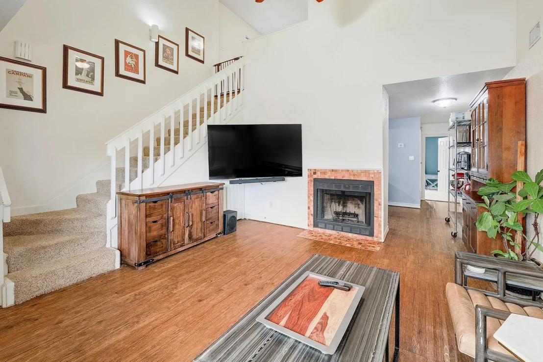 Photo of Unit AB at 703 Valley View DR