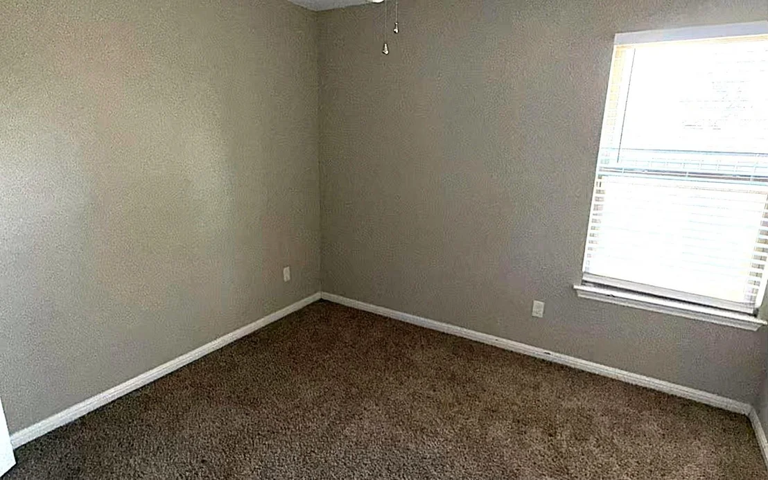 Photo of 655 Oak LN
