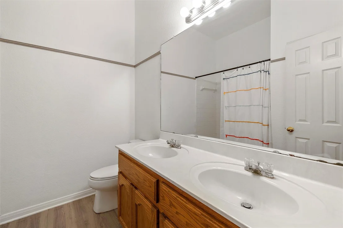 Photo of 900 Laurel CV
