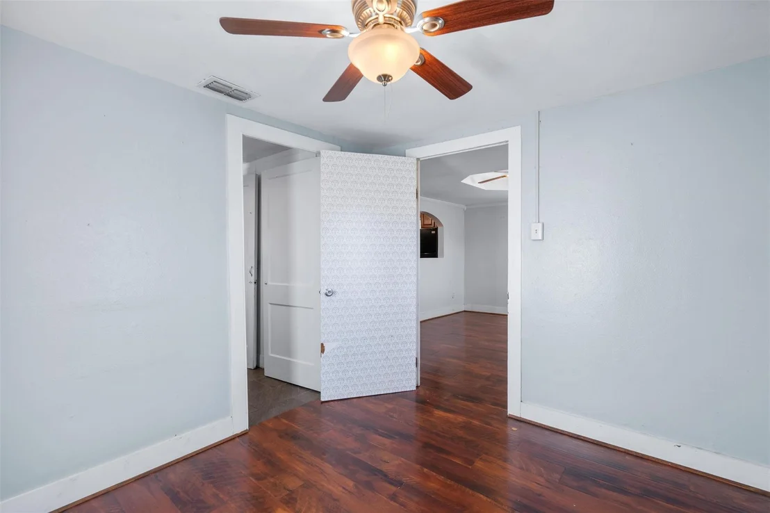 Photo of 401 Eberhart LN