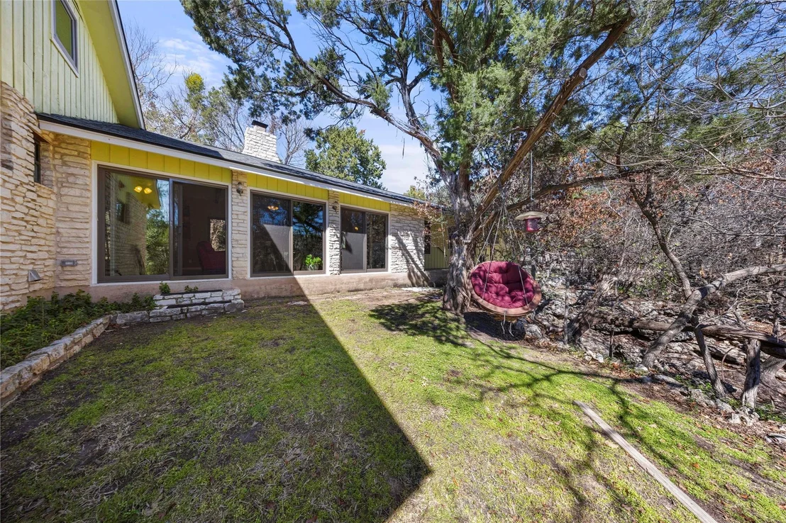 Photo of 305 Clear Springs RD