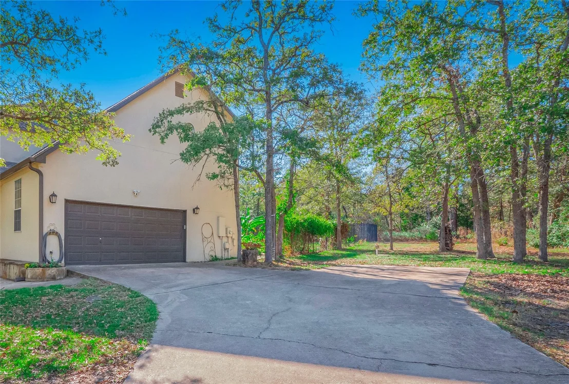 Photo of 533 Arbors CIR