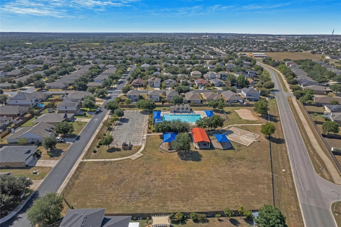 Photo of 111 S Creekbend DR