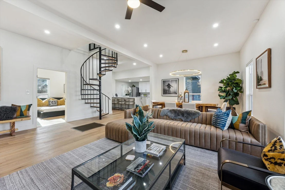 Photo of 1117 W 9th ST