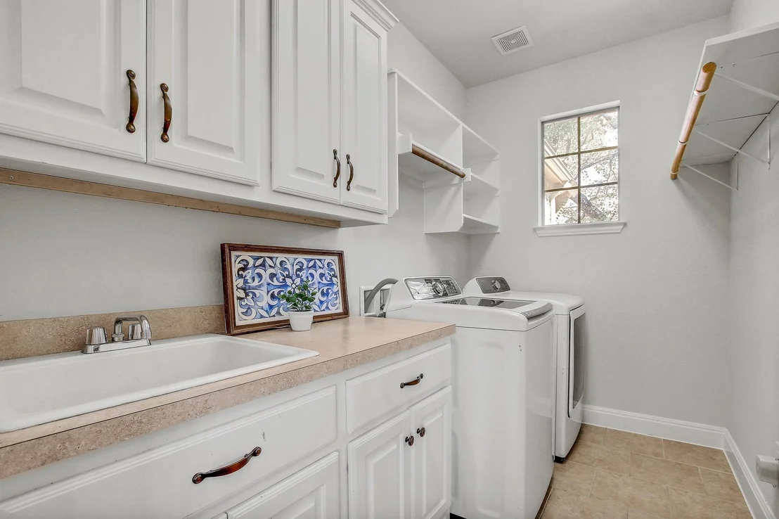 Photo of 272 Pine Post CV
