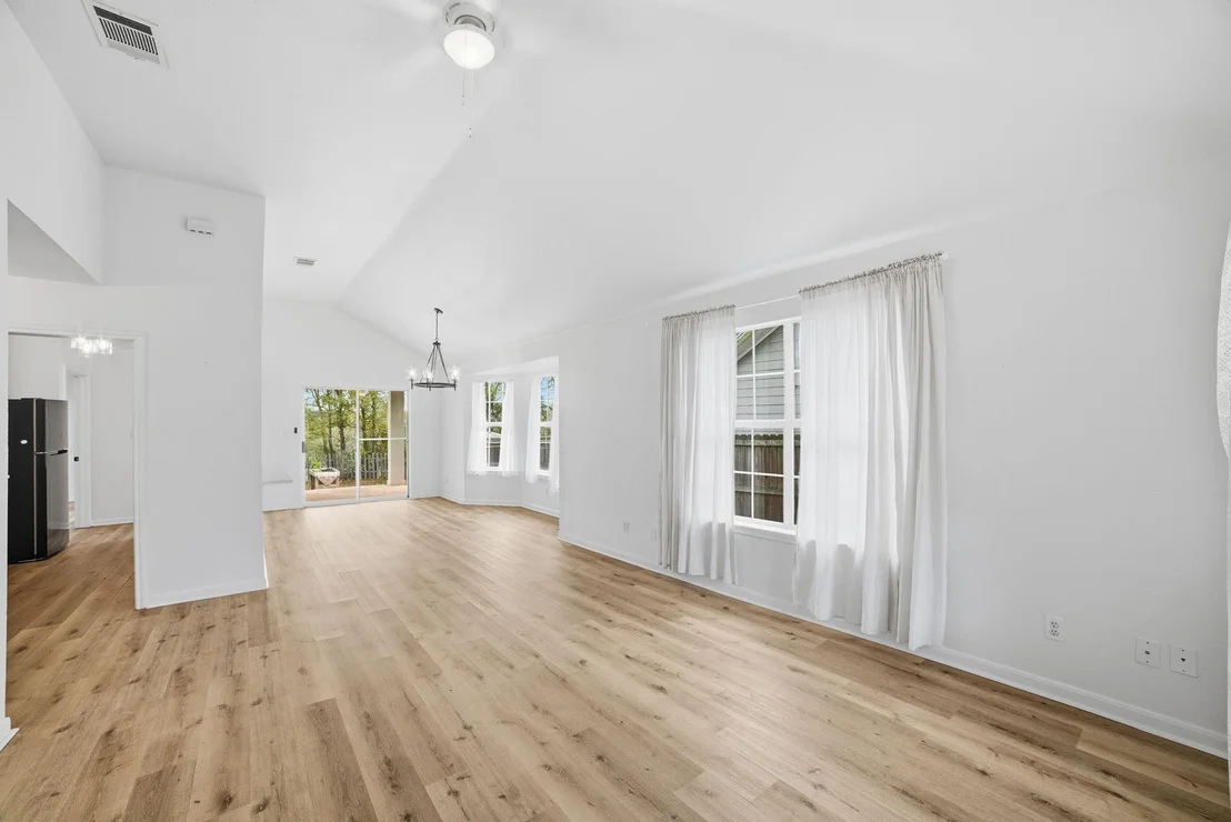 Photo of 104 S Mockingbird CIR
