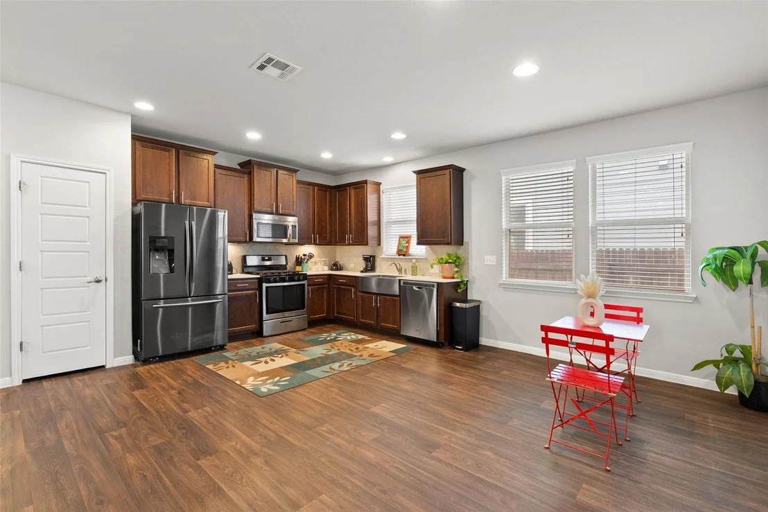 Photo of 557 Twisted Oaks LN