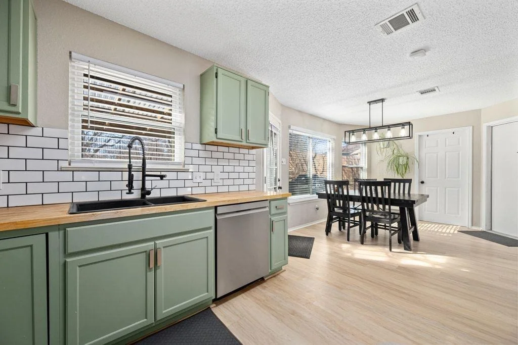 Photo of 1506 Clearview LOOP