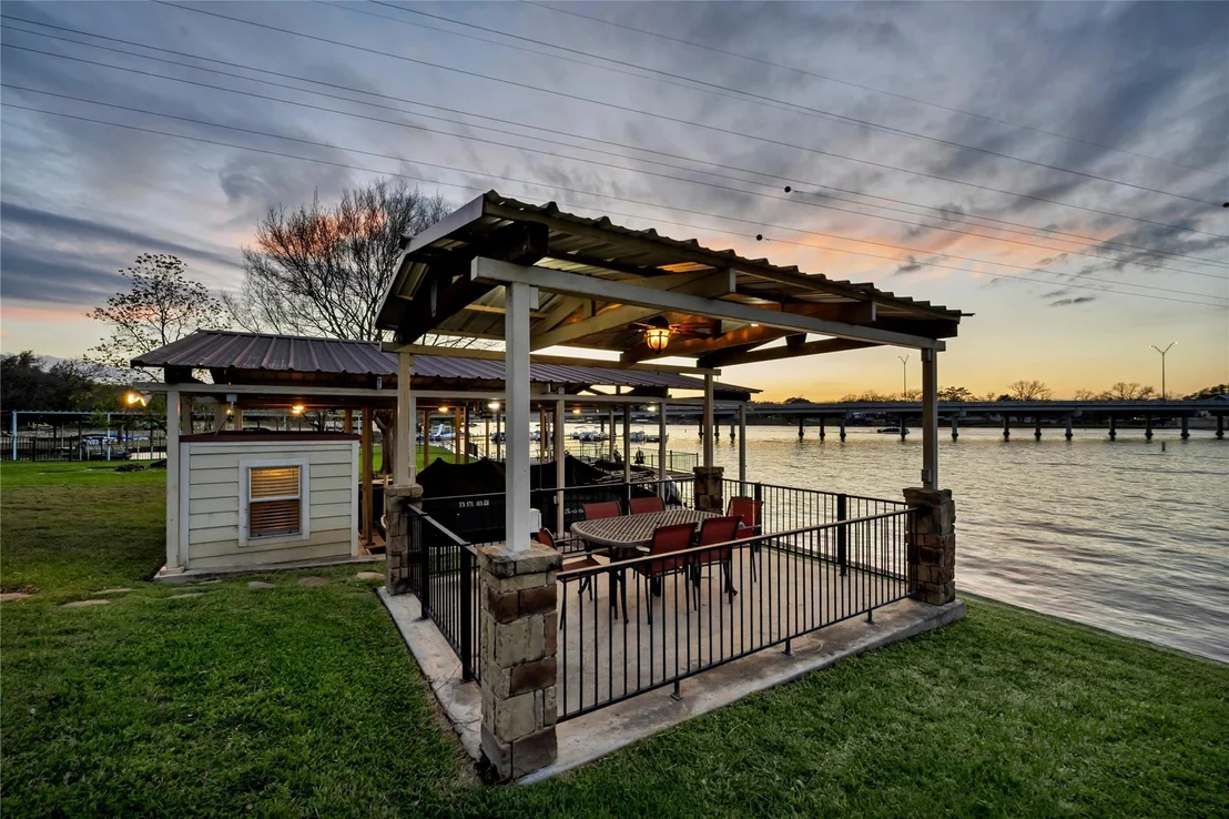 Photo of 202 Bridgepoint DR