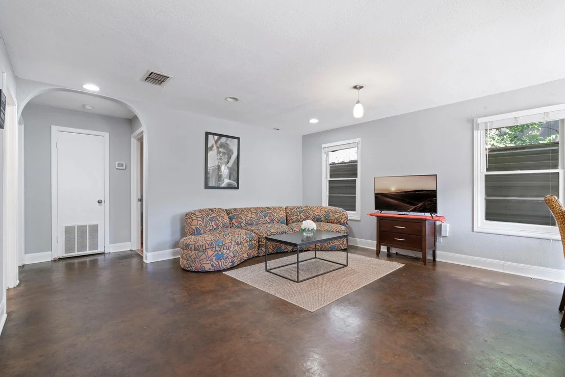 Photo of 405 El Paso ST