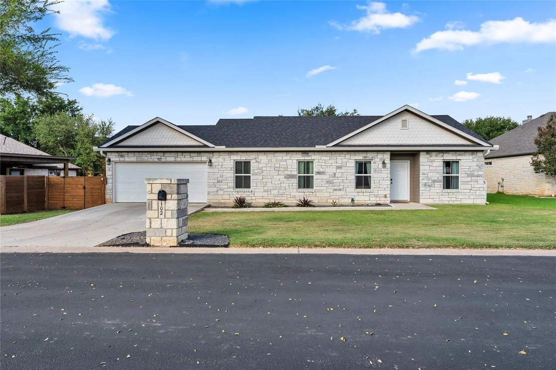 Photo of 102 Fox CIR