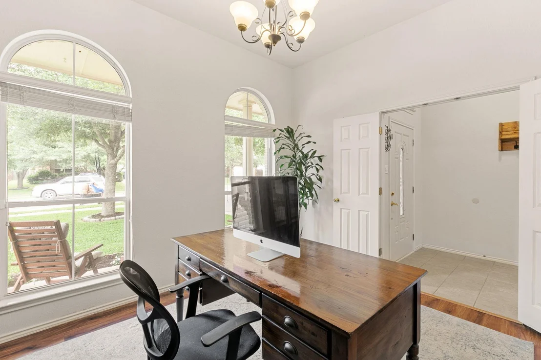 Photo of 659 Cullen BLVD