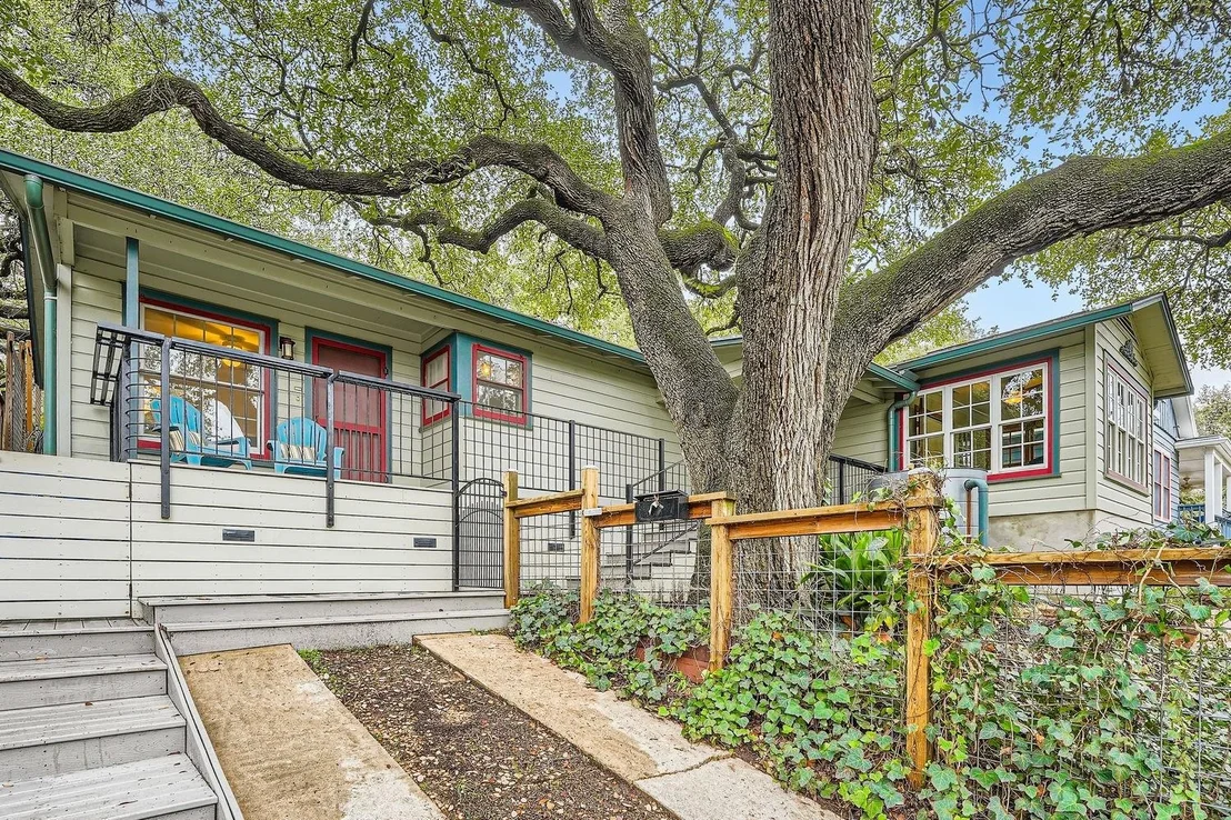 Photo of 1807 Alameda DR