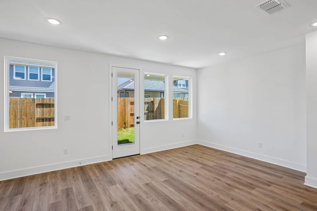 Photo of 125 Maverick Ave