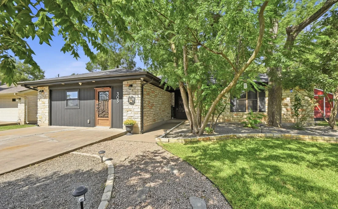 Photo of 303 Pin Oak DR
