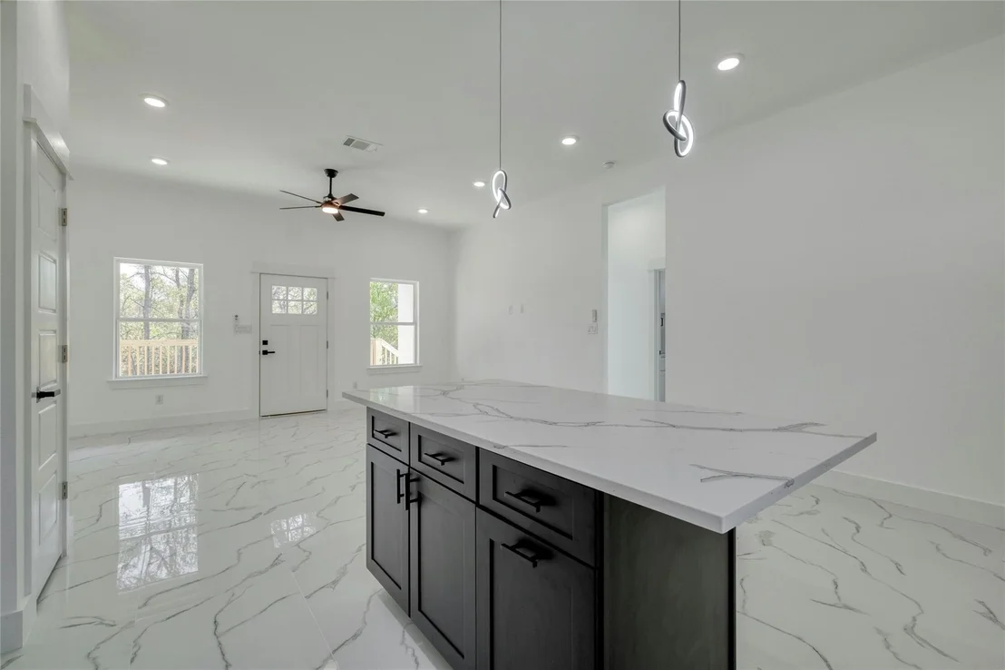 Photo of 121 Diamond Head DR