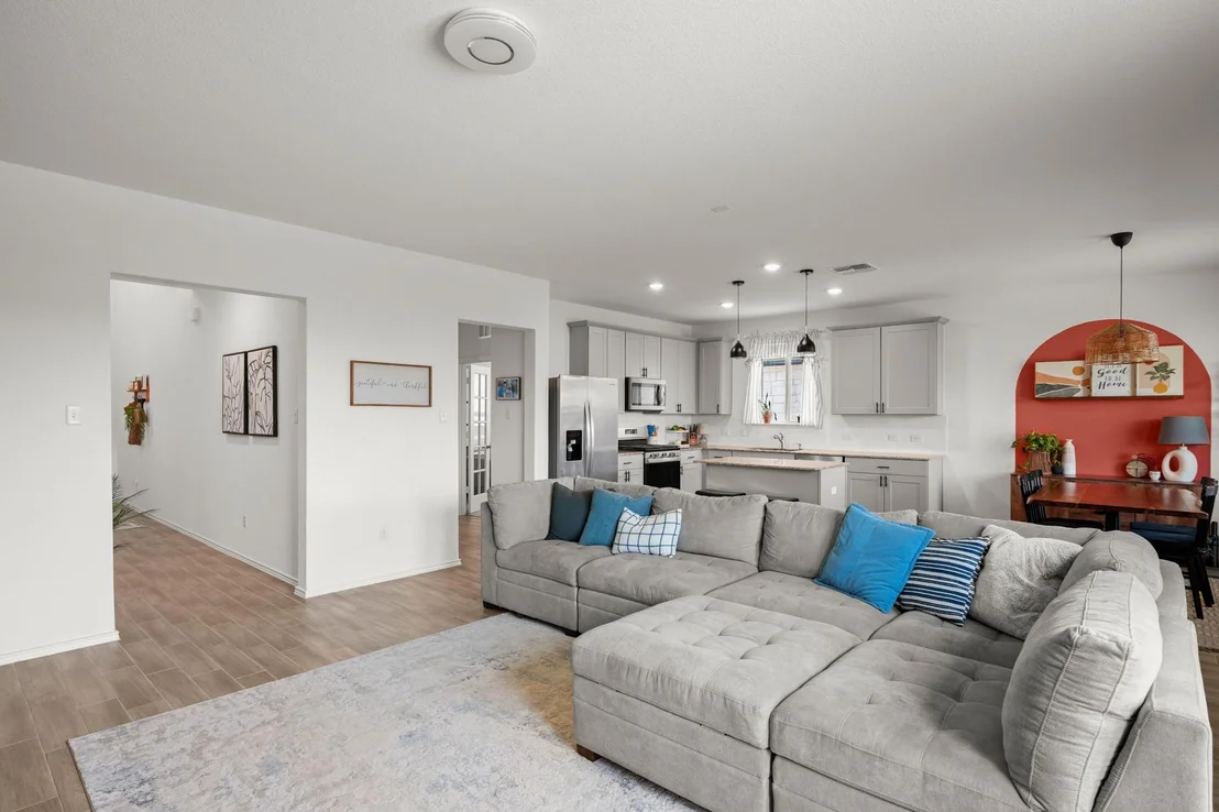 Photo of 500 Pickrell LOOP