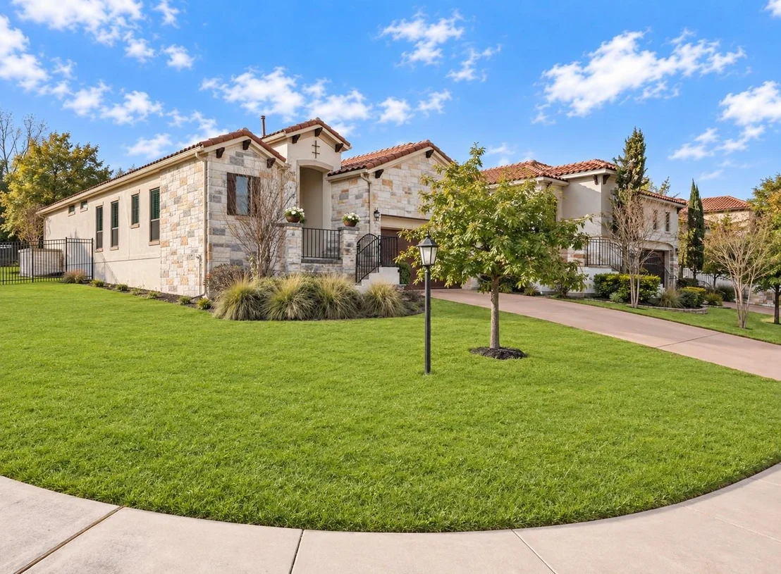 Photo of 403 Indianwood DR