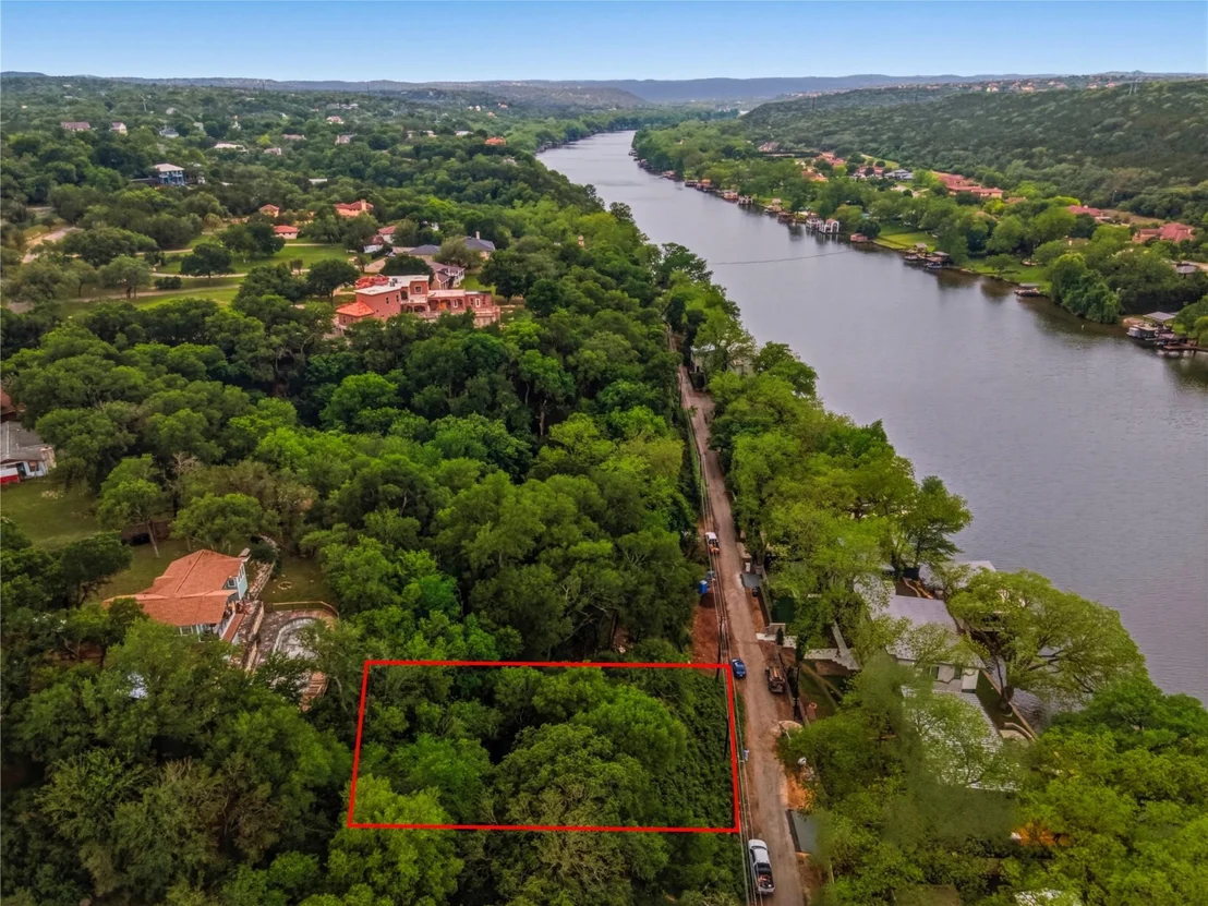 Photo of 2803 Edgewater DR