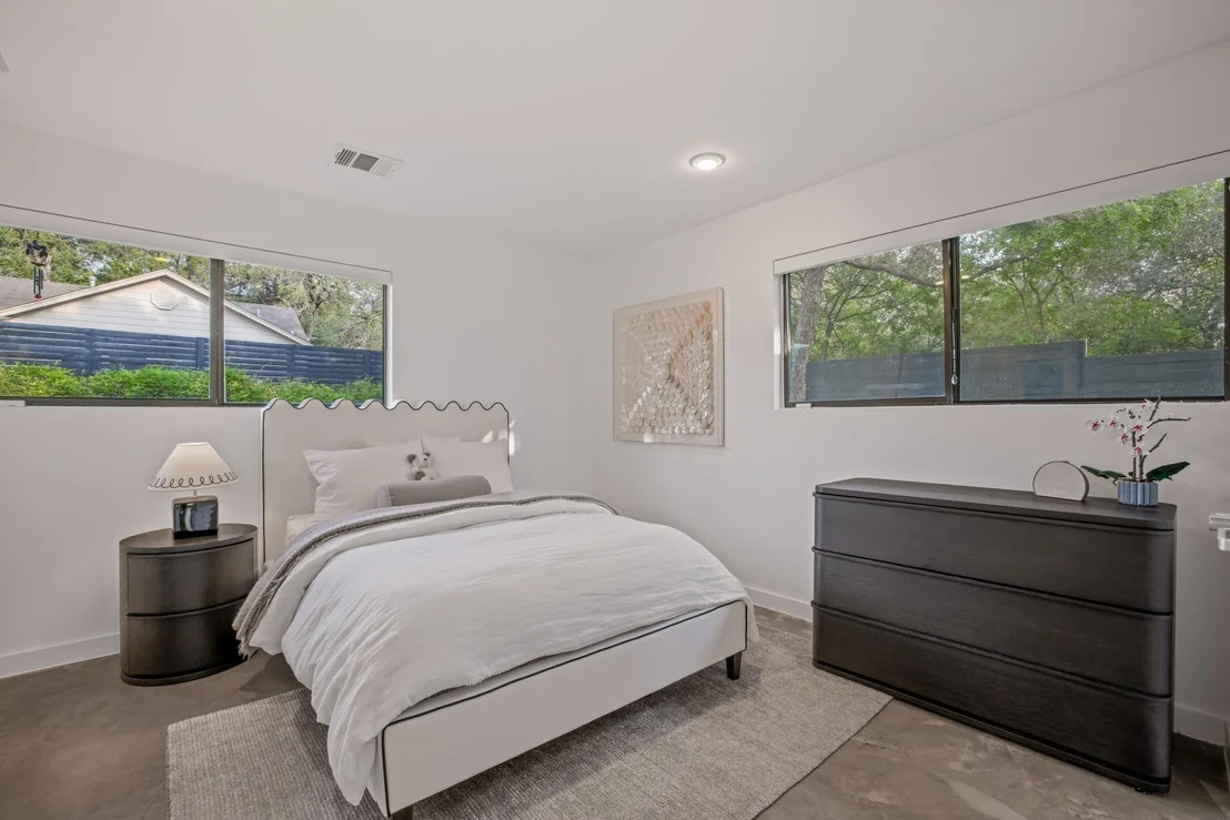 Photo of 10109 Devereux DR