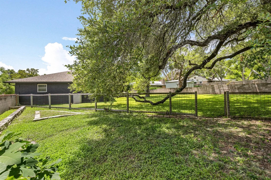 Photo of 7002 Whispering Creek DR