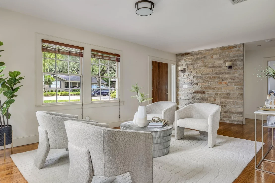 Photo of 4705 Fairview DR