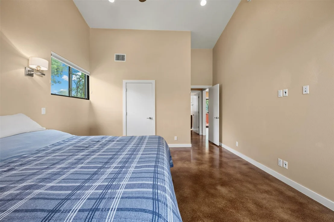 Photo of 5106 Spruce CV