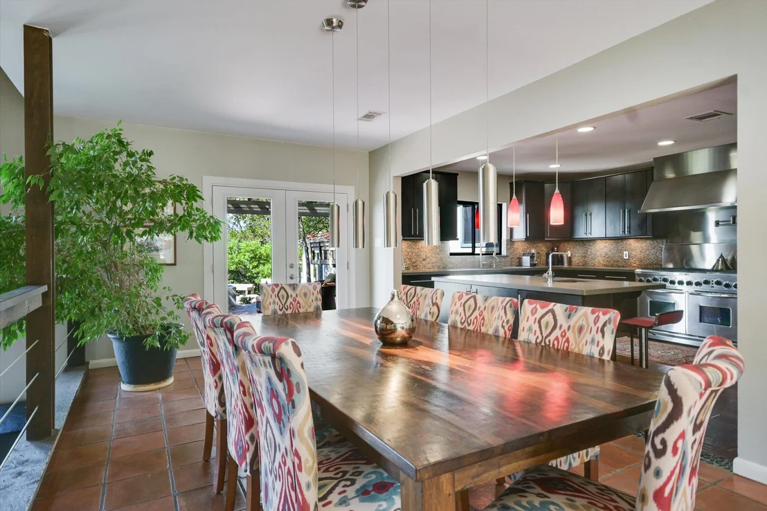 Photo of 1004 Castle Ridge RD