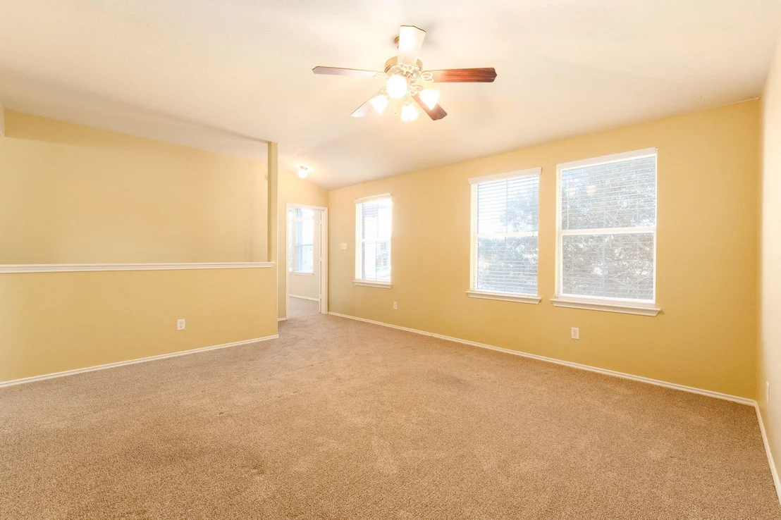Photo of 2001 Isabelle DR