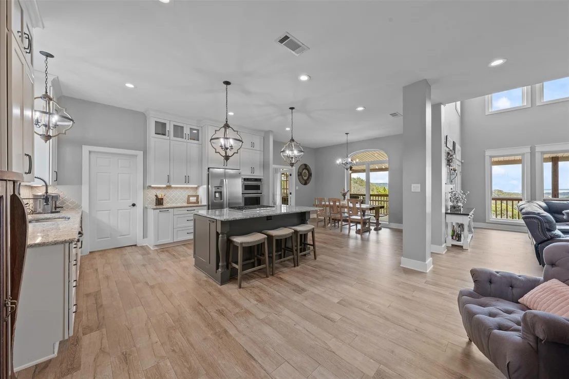 Photo of 5926 Lakeside DR