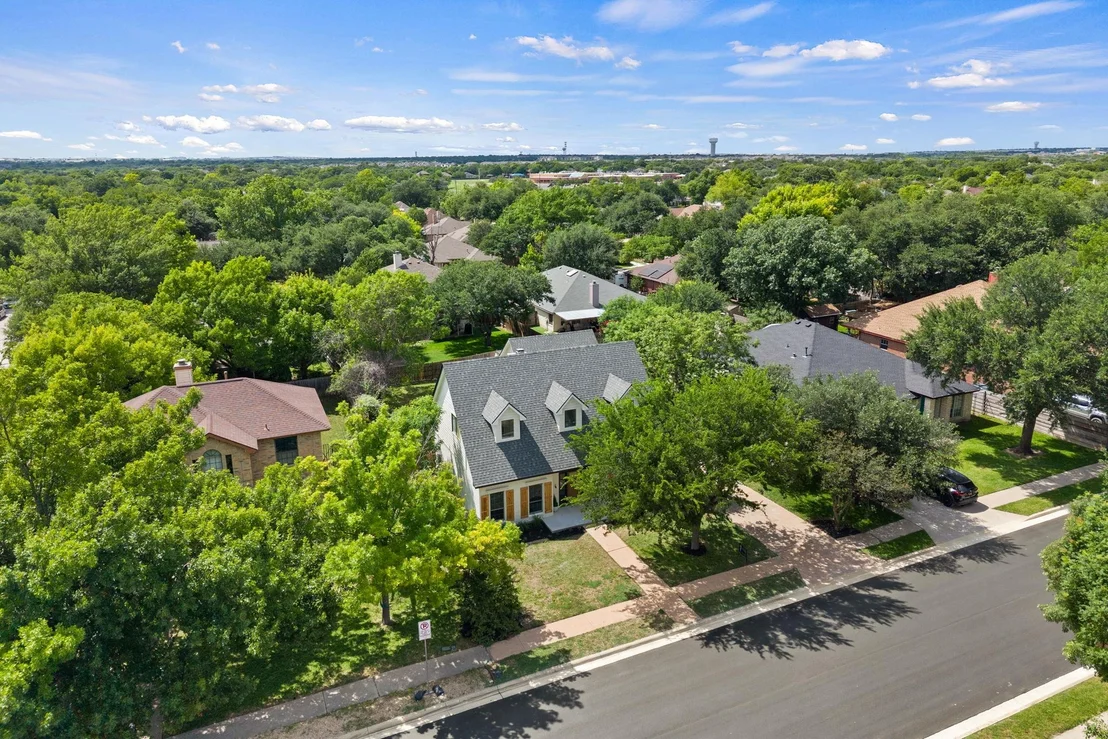 Photo of 1102 Twin Creek DR