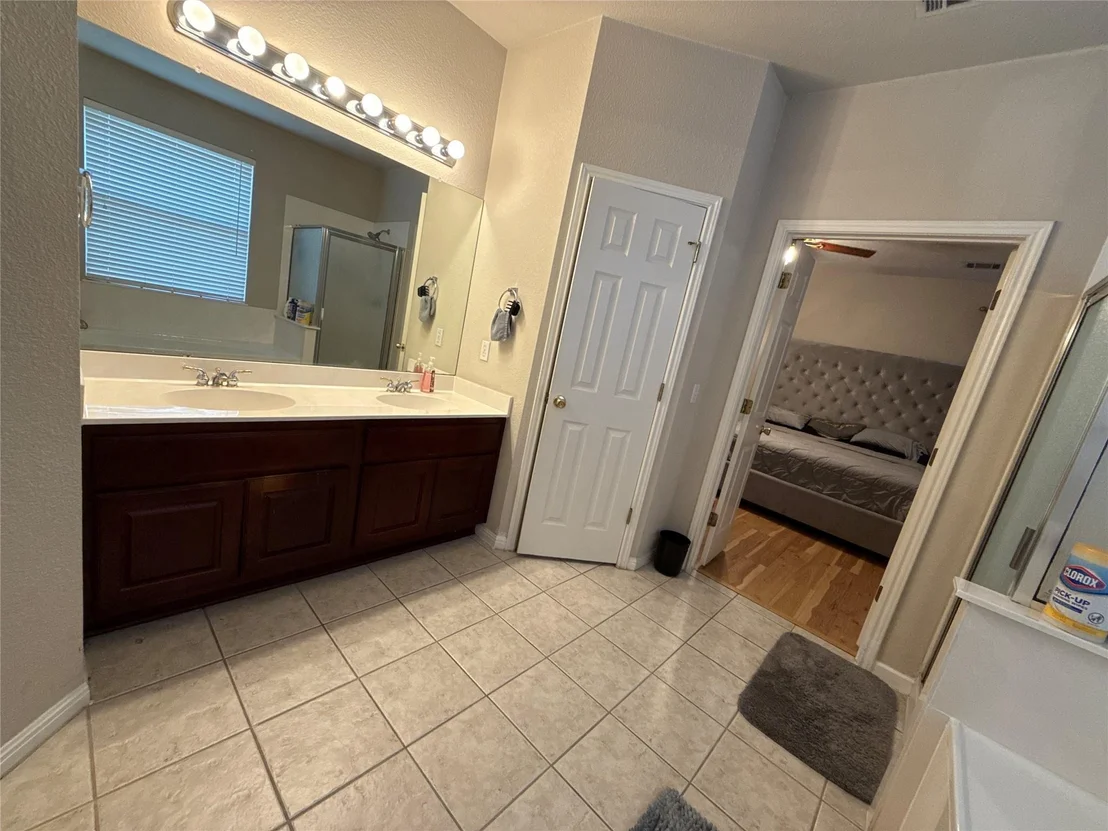 Photo of 1003 Ambrose DR