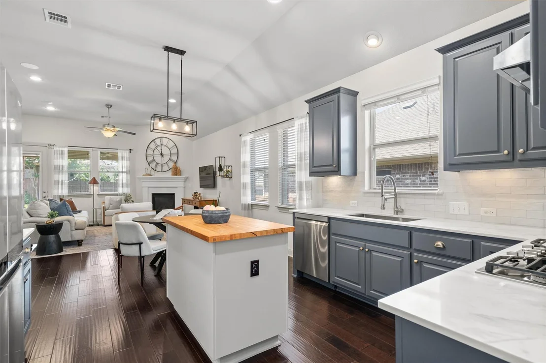 Photo of 2732 Florin CV