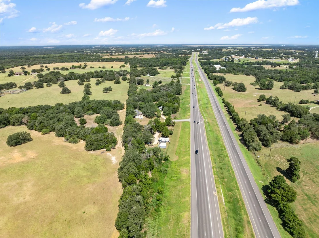 Photo of Unit 1 at 2057 US-290 Highway E