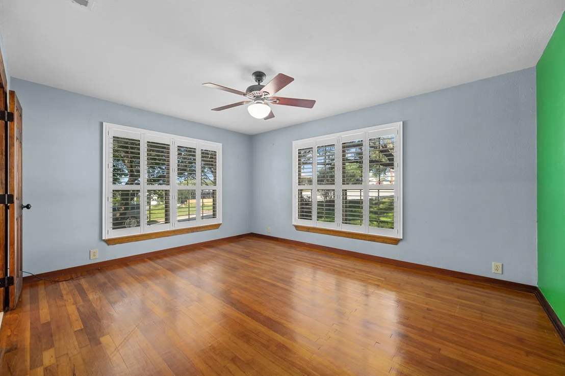 Photo of 401 Crestview DR