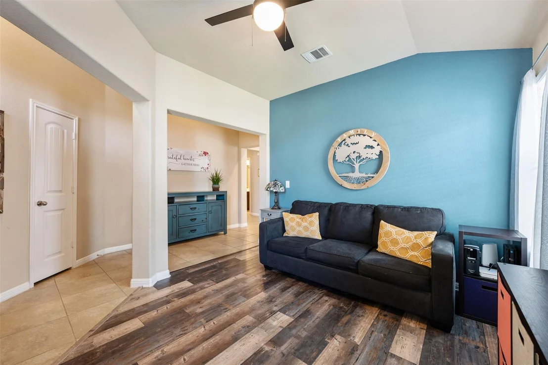 Photo of 604 Longhorn Cavern RD