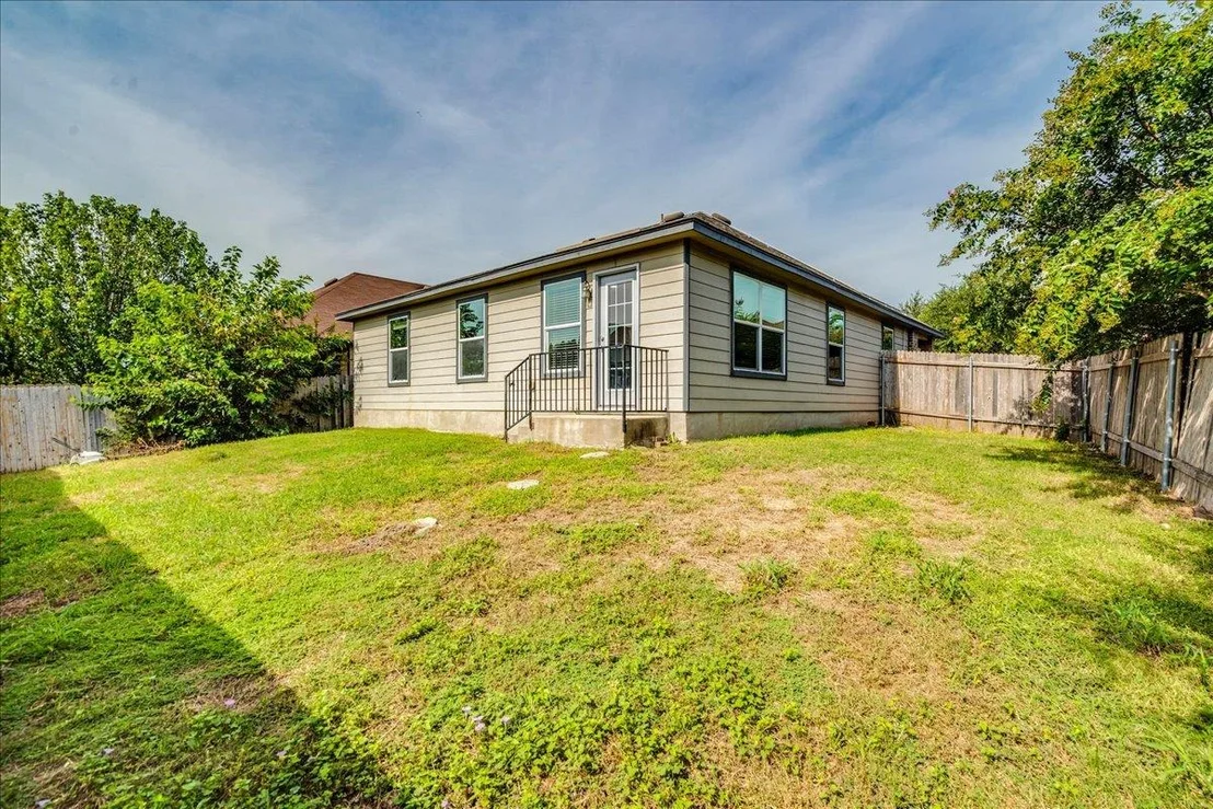 Photo of 270 Cushman DR