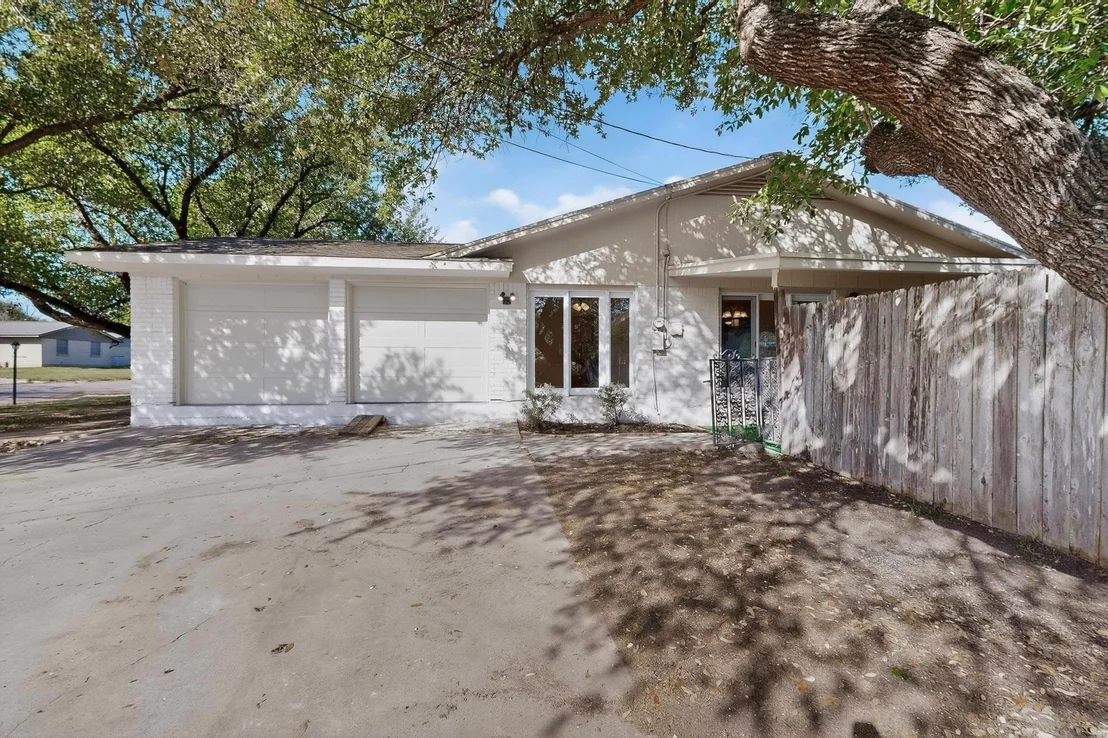 Photo of 812 George ST