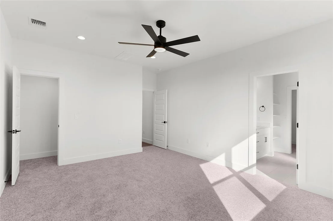 Photo of 105 Carmen CV