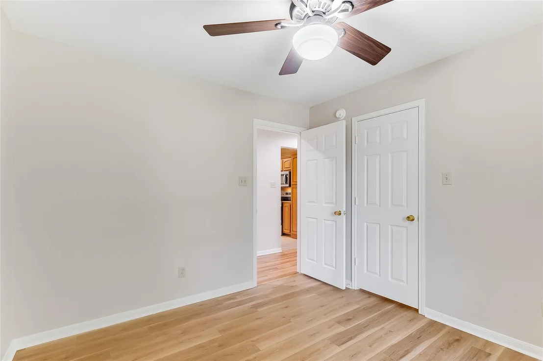 Photo of 220 Fox XING
