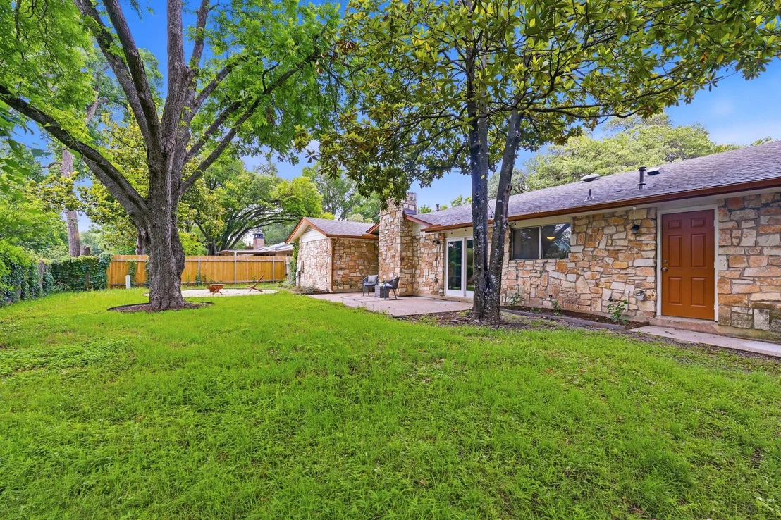 Photo of 9907 Oak Hollow DR