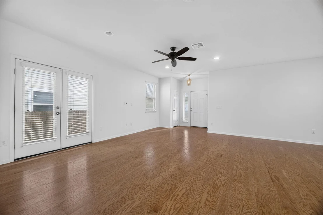 Photo of 430 Twisted Oaks LN