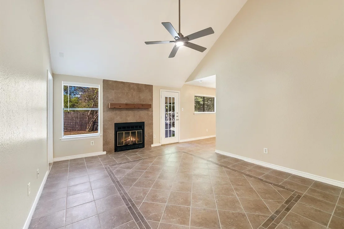 Photo of 6808 Luckenbach LN